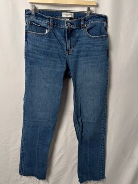 Abercrombie Curve Love Mid Rise 90s Straight Jeans Raw Hem 32R Curvy Fit